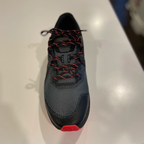 Under armour running shoes - Picture 2 of 4